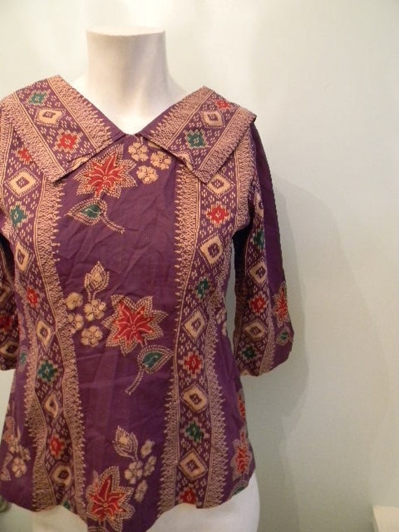vintage. 70s Indonesian Batik Blouse / Cotton Purple Top