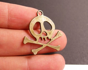 12 Skull charms - 12 pcs antique brass bronze skull charms- BAZ81