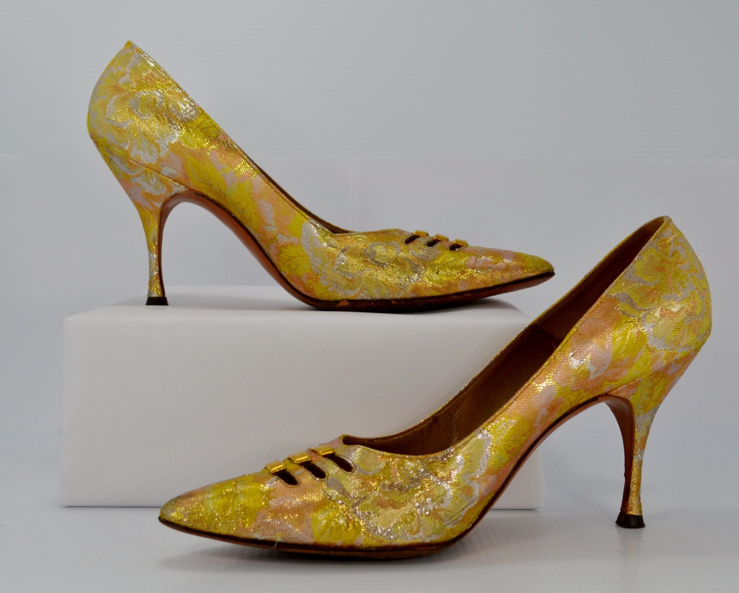 Vintage Shoes 1960s Pointy Toe Pumps Yellow and by EaDoVintage