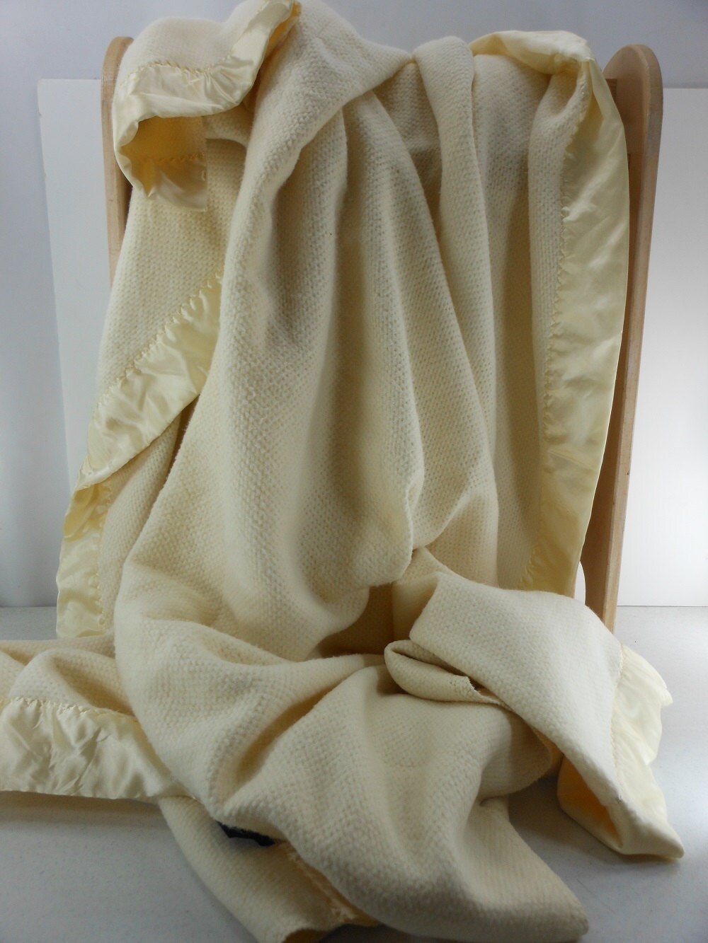 Vintage FIELDCREST Blanket IVORY Acrylic Touch of