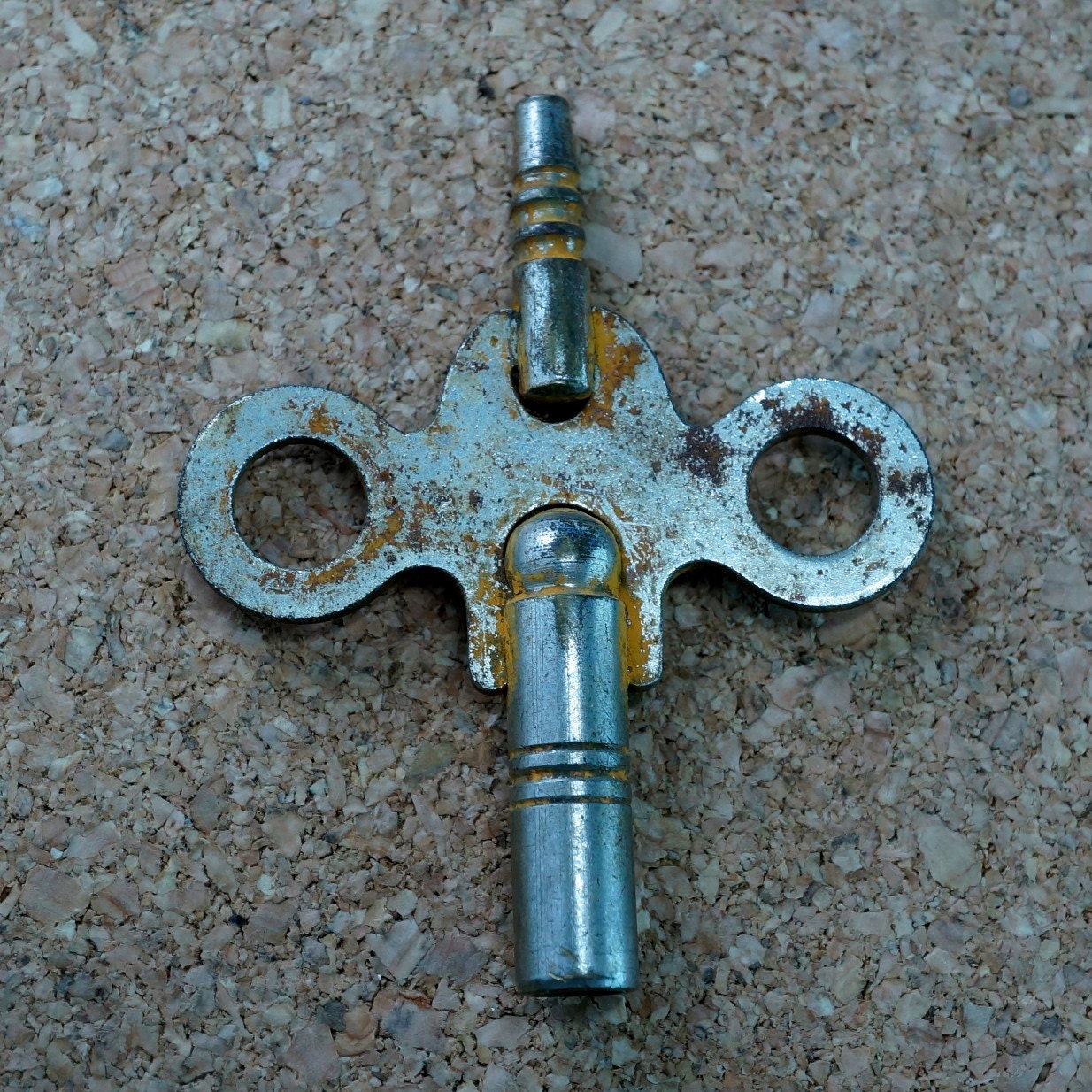 ANTIQUE CLOCK key N0.00223 2