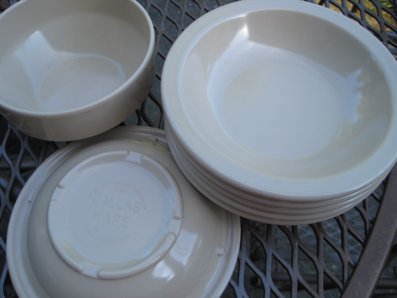 Dallas Ware Berry Bowl Set of 6, plus 1 Cereal Bowl, Beige – Haute Juice