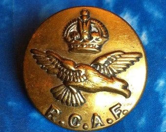 World War Two Royal Canadian Air Force Button WIth Eagle & Kings Crown With Maker Name