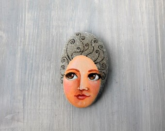 Painted stone n.50. Beach pebbles art. Painted pebbles