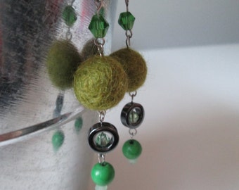 Boucles d'oreilles verte kaki en acier inoxydable (hypoallergique) / Kaki green stainless steel earrings (Hypoallergic)