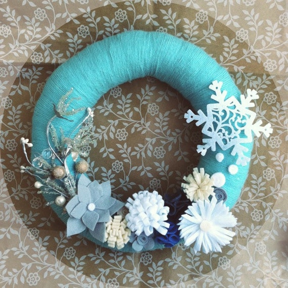 Items similar to Christmas Yarn Wreath on Etsy