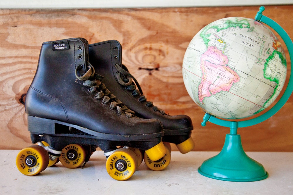 Vintage 70s Black Roller Derby Yellow by AppleBranchesVintage