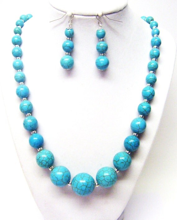 Graduated Turquoise Howlite Bead Necklace by SabrinaDesignJewelry