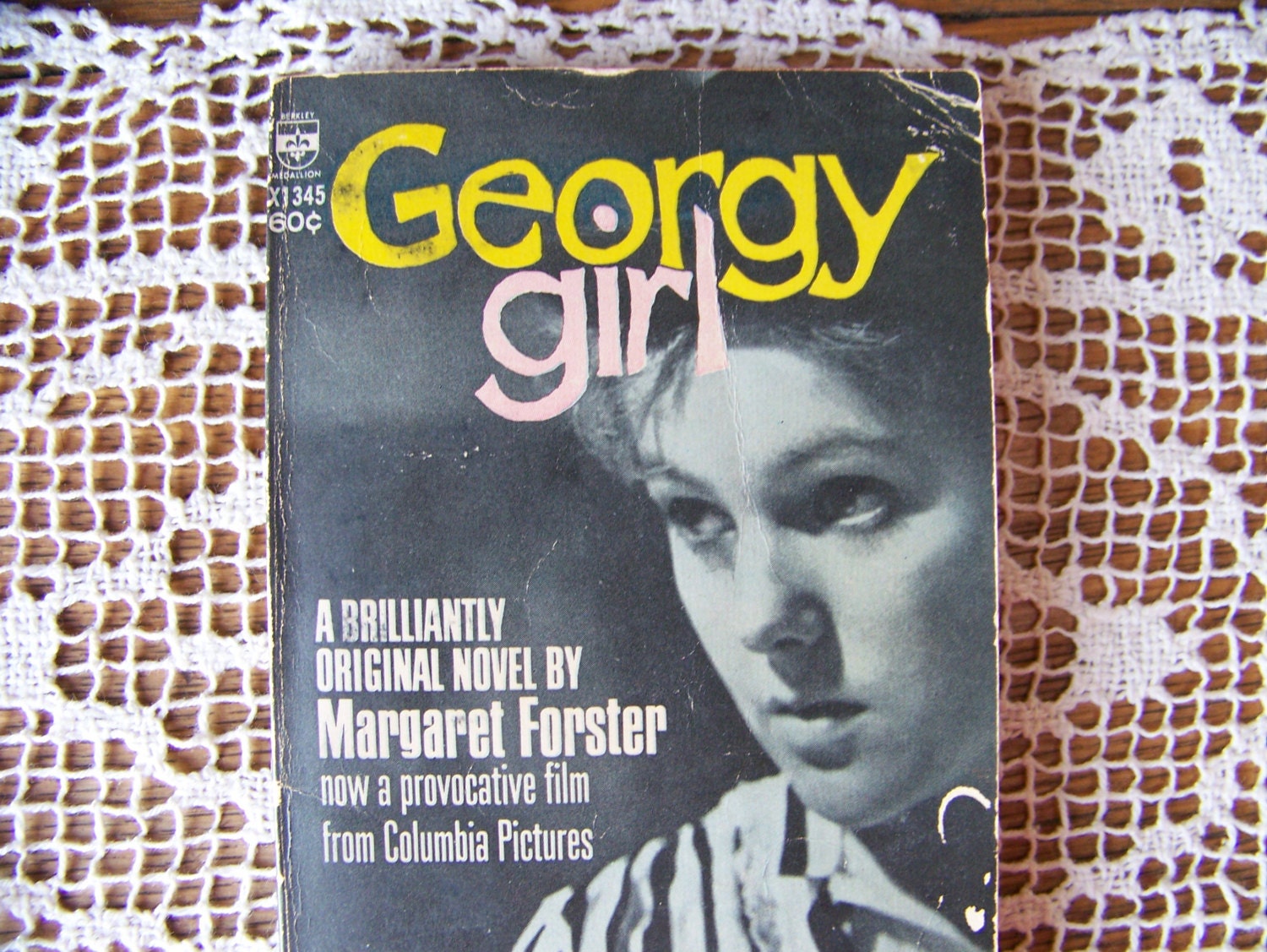 vintage-georgy-girl-book-novel-made-into-a-movie-and-60s