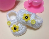 White shoes booties with yellow flowers for baby girl in sizes preemie-12 months (shoe size 0-5). Great as gifts and photography props too!