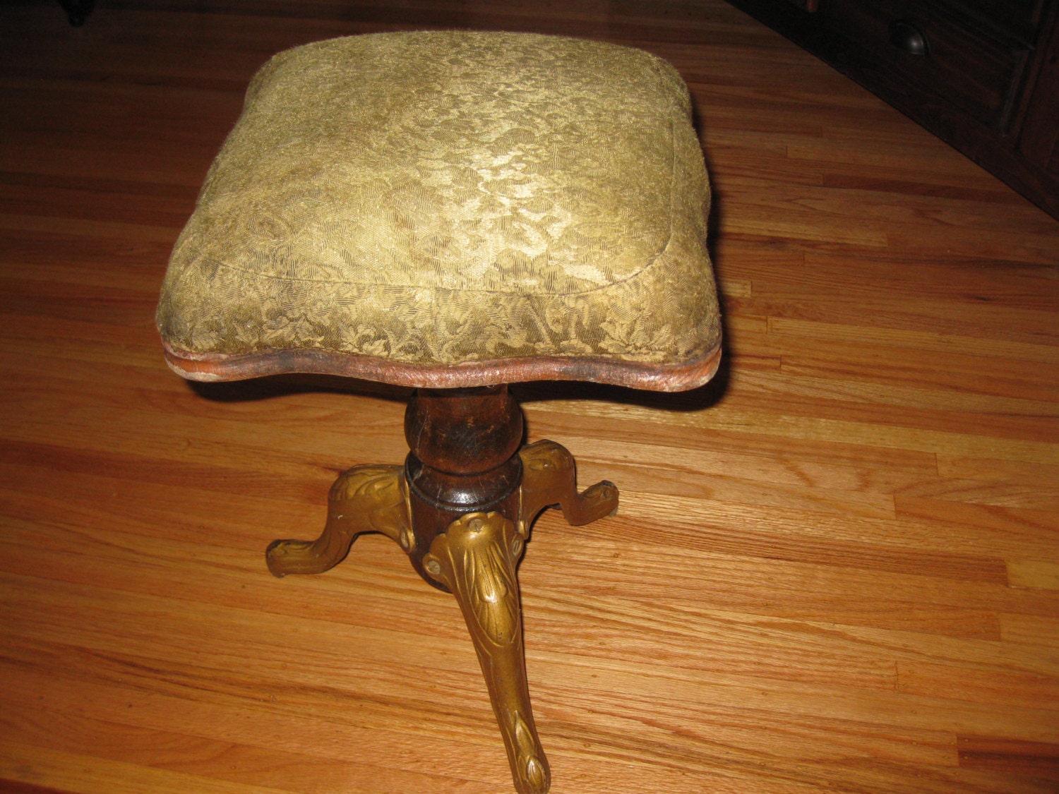 SWIVEL PIANO STOOLAntique From The 1800'sCast Iron