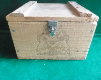 Vintage Haig & Haig Pinch Scotch Whisky wood hinged box