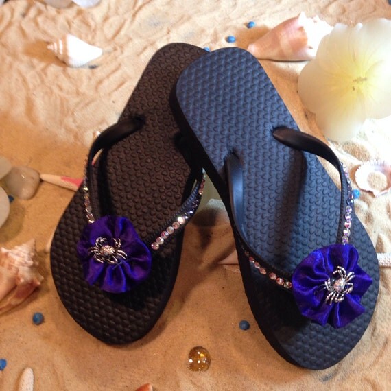 Gorgeous children's size 1011 black flip flops with crab brooch! End ...