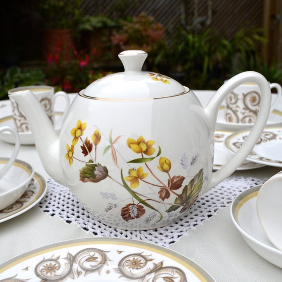 Large Rounded Shape Wedgwood Teapot Yellow Flowers 2