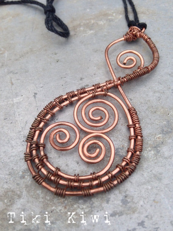 Traditional Maori Pikorua Single Twist Pendant by TikiKiwiDesigns