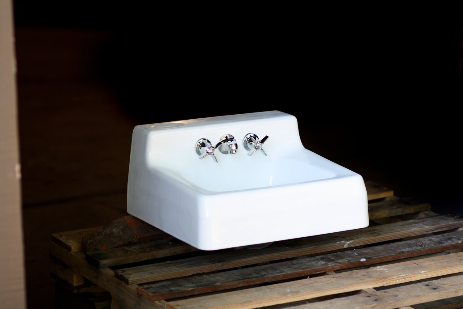 1959 Cast Iron Wall Mount Porcelain Bathroom Sink 18 by readytore