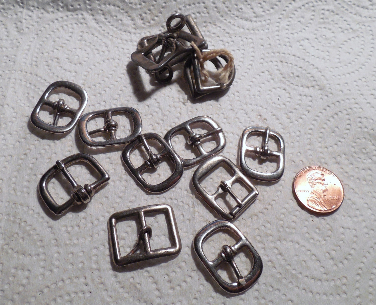 11 vintage various small brass buckles luggage by 40handstuff
