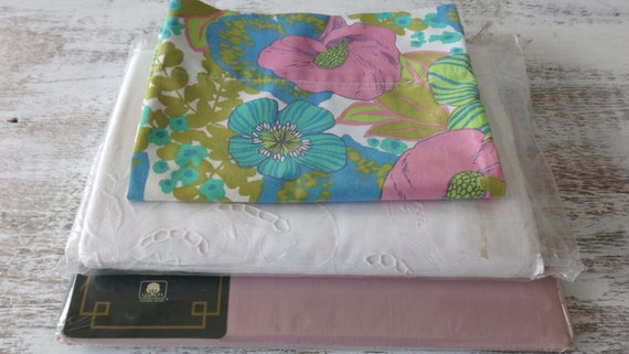 Vintage Bed Sheets / Bill Blass / Elegant by AnestasVintageLinens