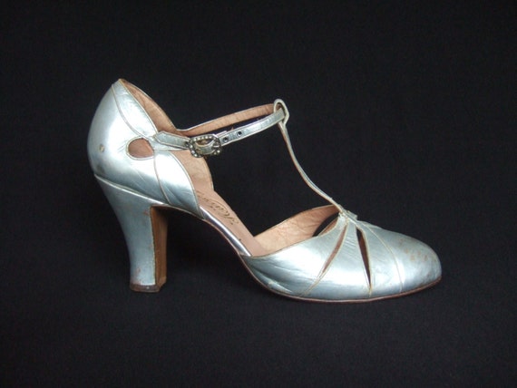 Vintage 1930s shoes / Harrods silver leather t-bar evening