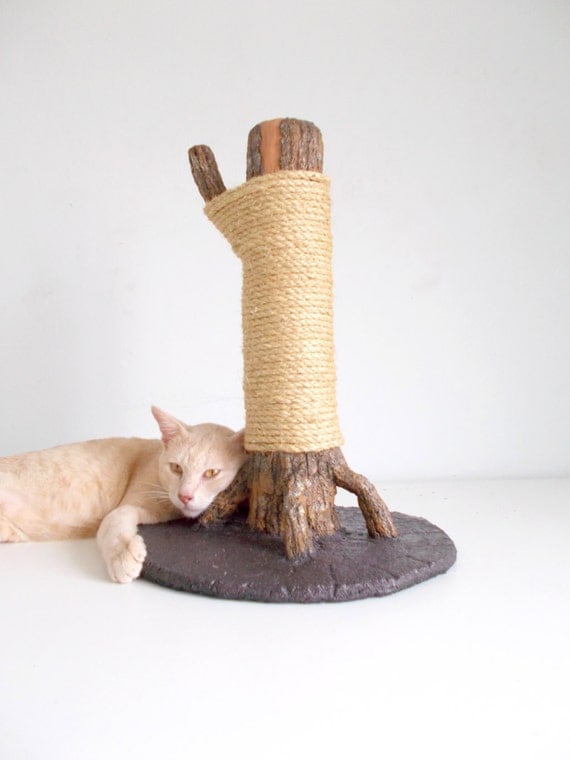 Large Scratching Tree - A totally unique scratching post for cats