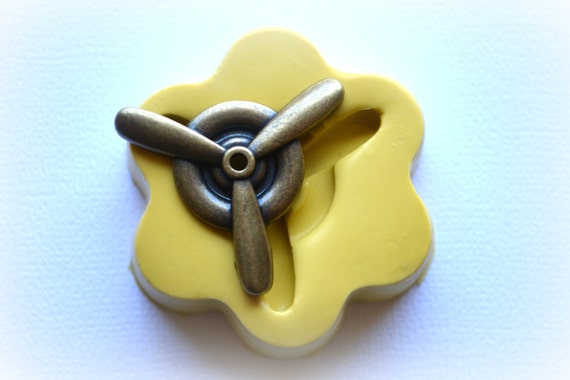 0812 Airplane Propeller Silicone Rubber Flexible Food Safe Mould Mold- polymer clay, resin, fondant, PMC, chocolate, candy, cupcake toppers by MasterMolds steampunk buy now online