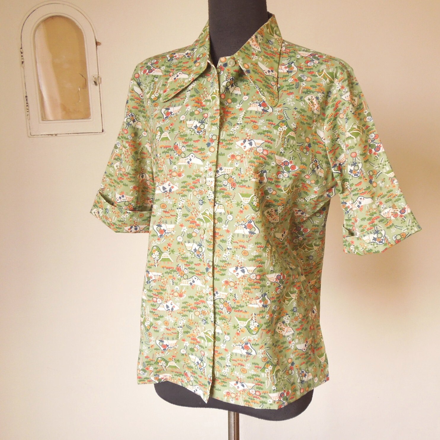 Vintage 70's Novelty Print Shirt Hobbit Print by momodeluxevintage