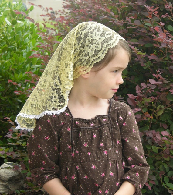Golden Chalice Yellow, Girl's Kerchief Style Veil with Scalloped Edge and White, Venice Trim