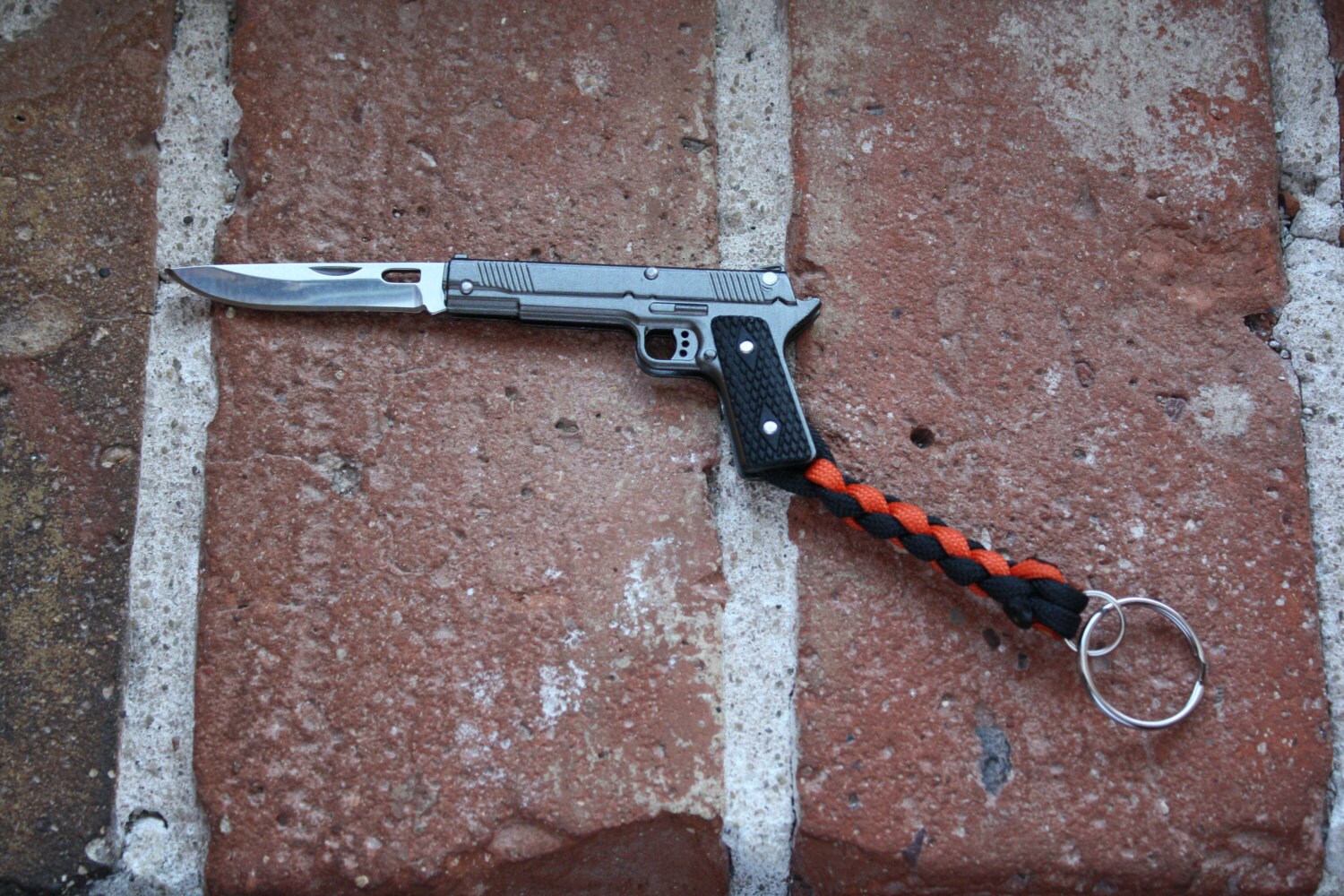 Keychain Gun Knife w/ 2 Inch Custom Paracord Lanyard