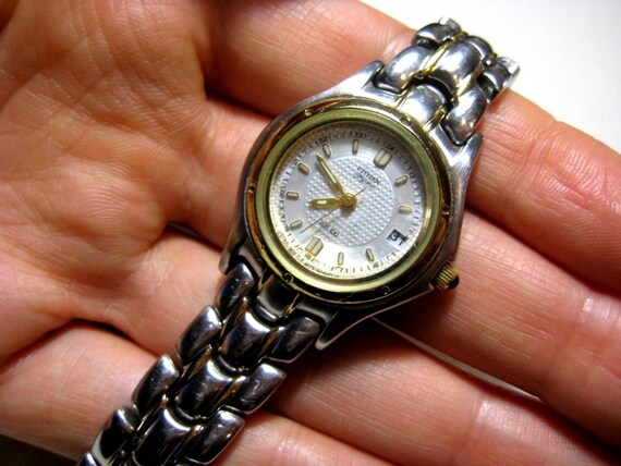 citizen quartz watch wr100