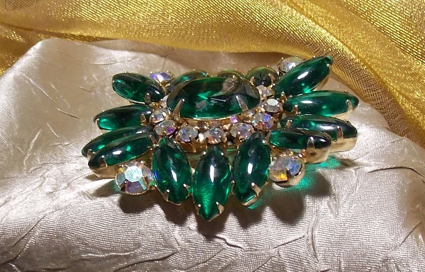 Vintage Emerald Green Glass Brooch by TheEclecticDiva on Etsy