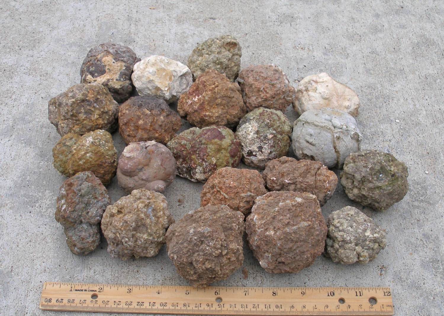 Thunder Eggs Whole Box of 21 Uncut Thundereggs GB217