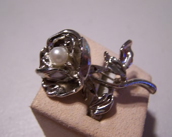 CLEARANCE Silver Rose with Pearl Detailed Brooch