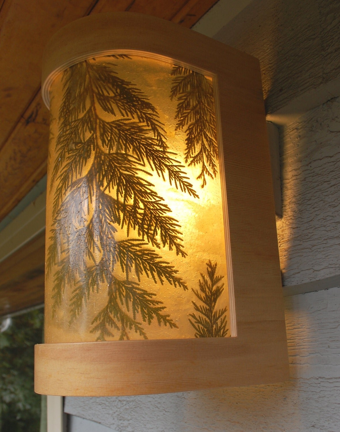 Outdoor light shade