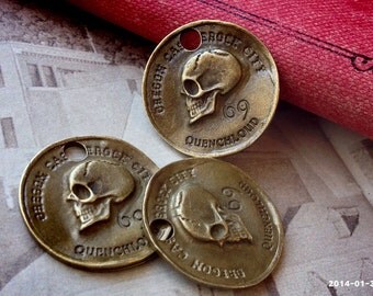 28 mm Antiqued Bronze "The Quenchloud Medallion, A Japanese Pendant - Castle Rock City, Oregon" Charm Pendants (.gssg)