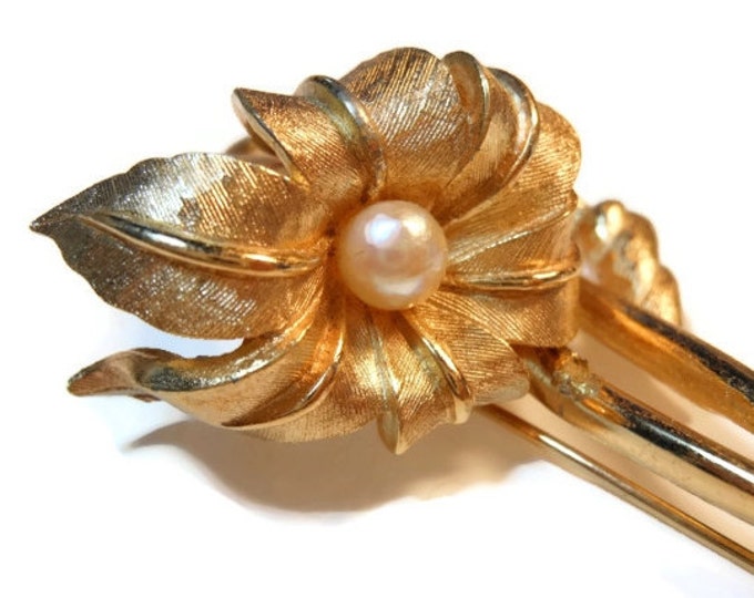 Boucher lily (lilium) brooch with cultured pearl part of the Flower of the Month series, July birthday, 8372P