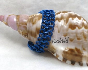European Weave Chainmail Bracelet with Rubber Rings, Blue Stretch Chainmaille Jewelry