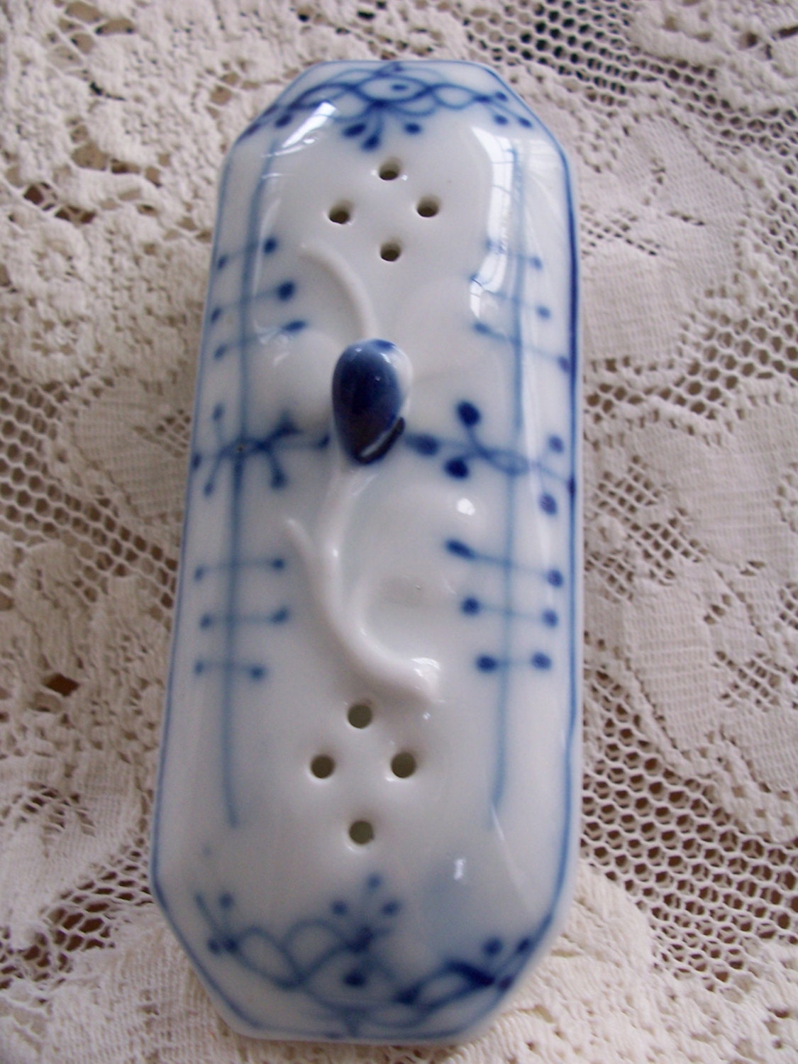 Antique Flow Blue Covered Toothbrush Holder