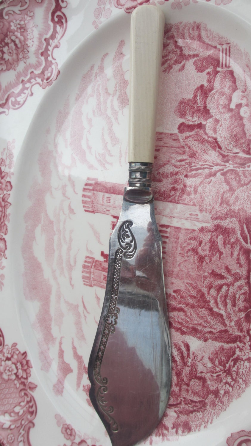 Vintage Engraved Large Fish Serving Knife EPNS Haute Juice