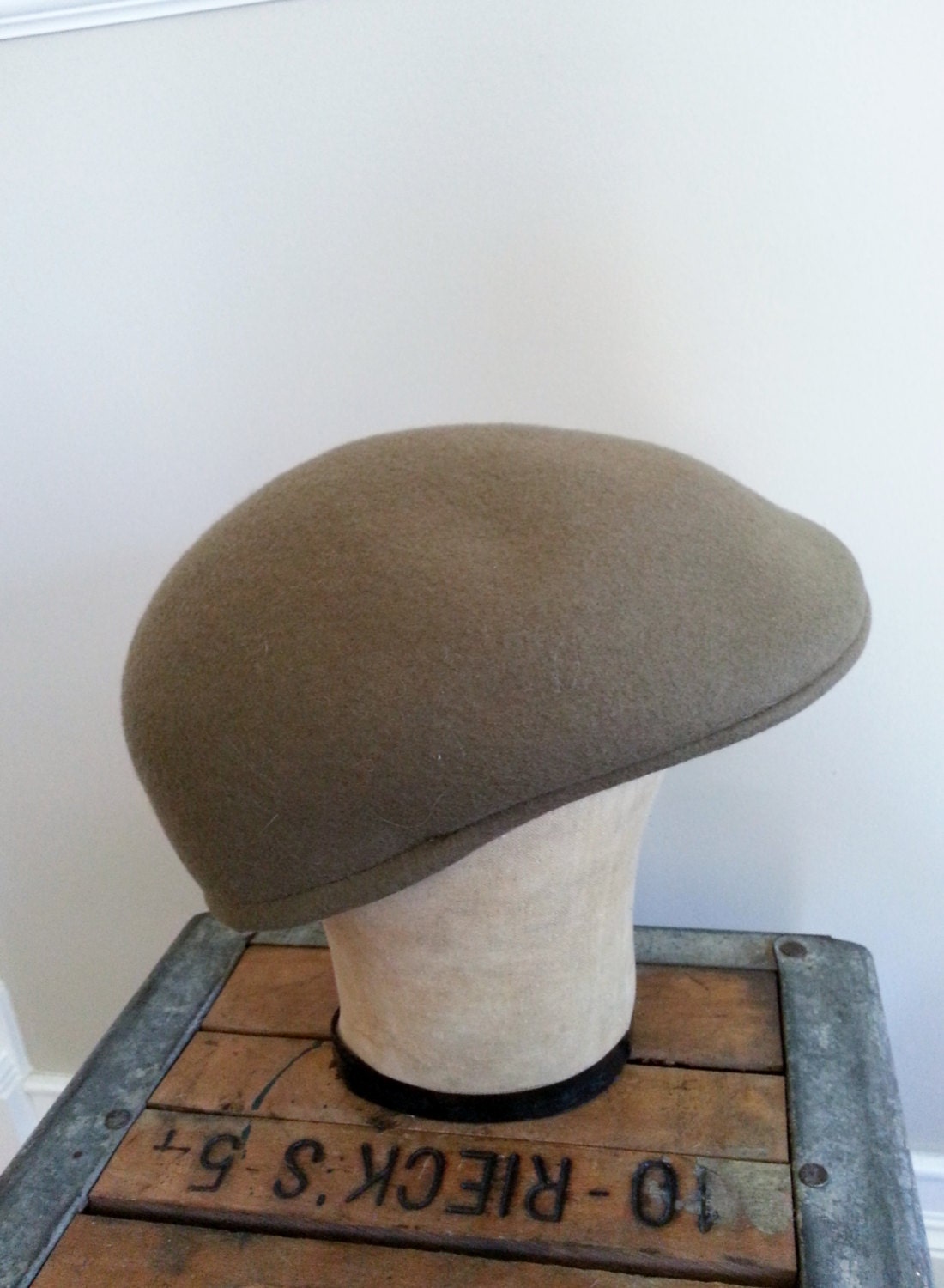 Vintage handmade men's 100 Wool Felt driving cap soft