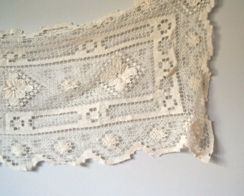 Victorian Era Handmade Filet Lace Table Runner Antique Lace