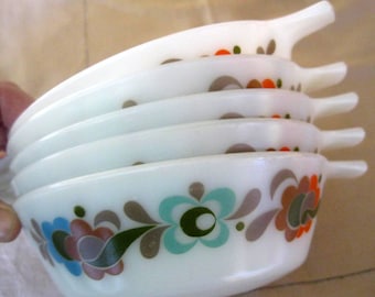 RESERVED please dont buy Vintage JAJ Pyrex Carnaby bowl
