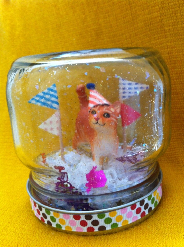 Party Animal Snow Globe Cat