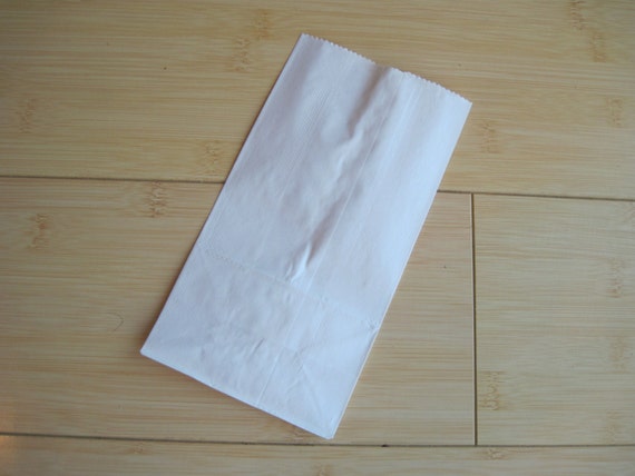 25 Medium white paper bags - Perfect for party favors, candy buffets, weddings and so much more Il_570xn