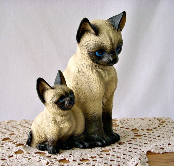 vintage siamese cat statue