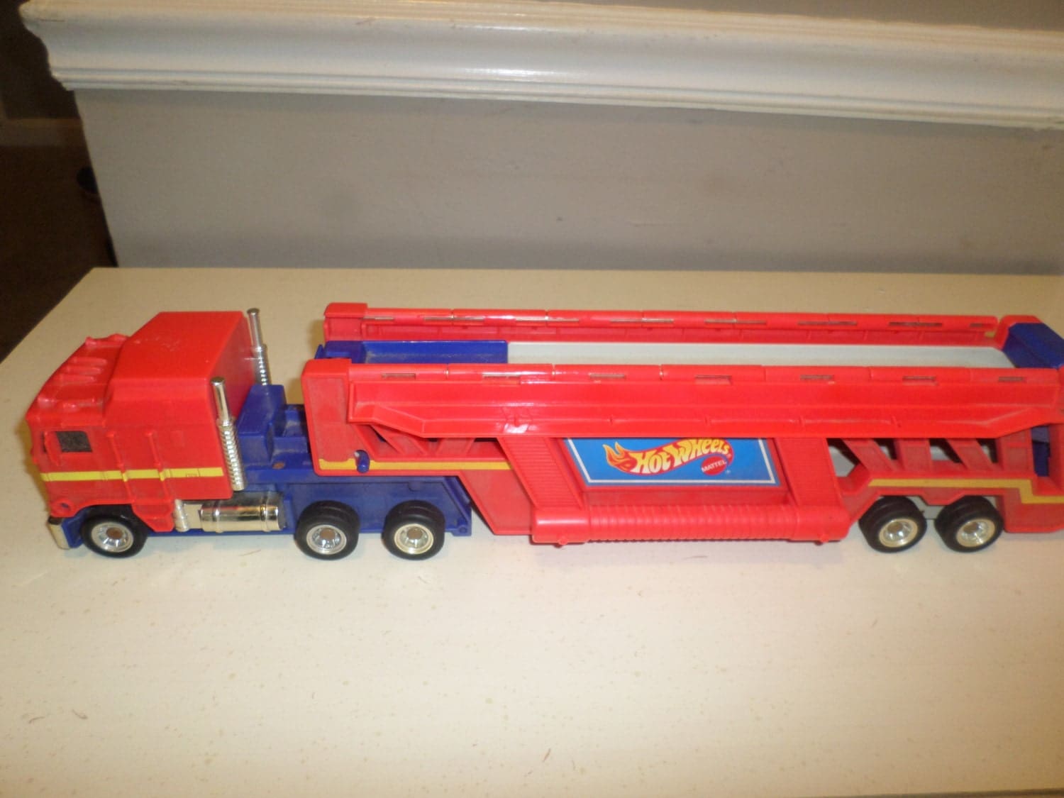 1986 mattel hot wheels semi truck car carrier transporter