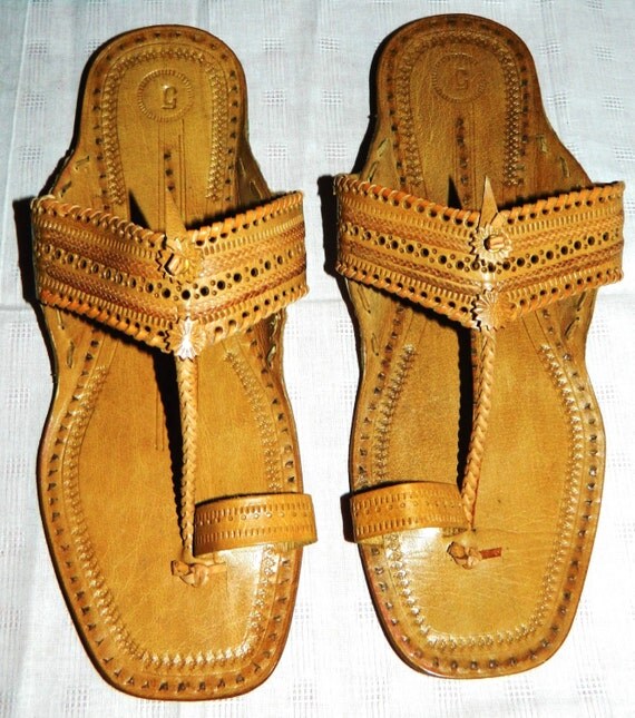 kolhapuri chappal men design