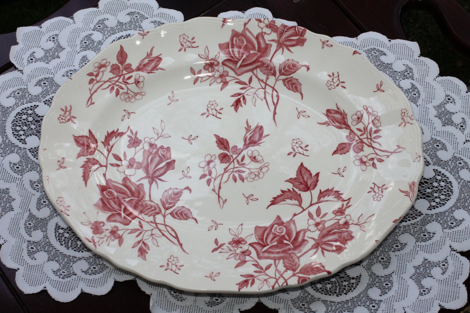 Tudor Roses Serving Platter by J & G Meakin English Staffordshire Haute Juice