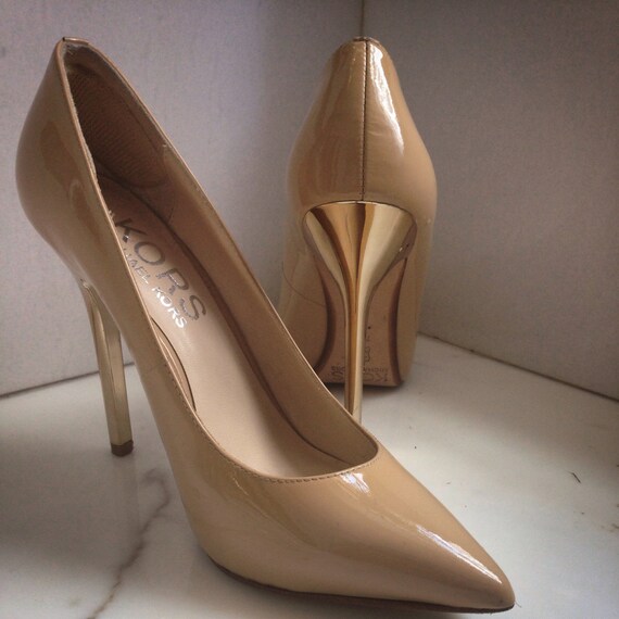 michael kors beige heels