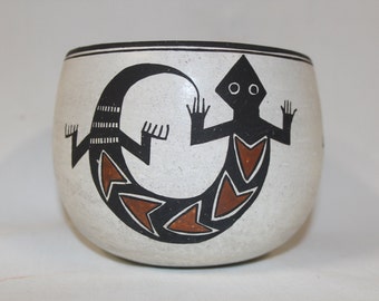 Native American Art : Very Good Condition, Native American Acoma Pottery Jar, by Emma Lewis #184