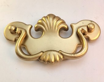 Vintage French Provincial Drawer Pulls, Shabby Chic, Gold with Scalloped or Seashell Detail. 5" Long, 3" Center to Center. 7 Available